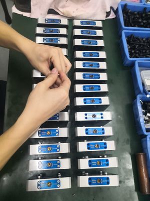 Klem Perlengkapan Perubahan Cepat Penggilingan Empat Lubang Titik Nol CNC 1.6Kg