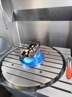 High Precision Self-Centered Vise Dan 4hole Manual Fixure Untuk 5axis Cnc Working By 96 Series