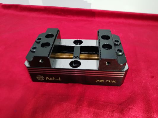 Precision Self Centering Milling Machine Vise 5 Axis Machining Fixture (Mesin penggilingan yang berpusat sendiri dengan presisi)