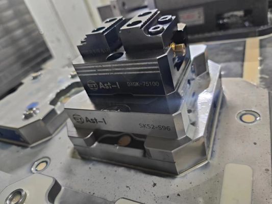 DXQ-75100 Vise Self Centering 60Nm Quick Exchange dengan rahang yang disesuaikan